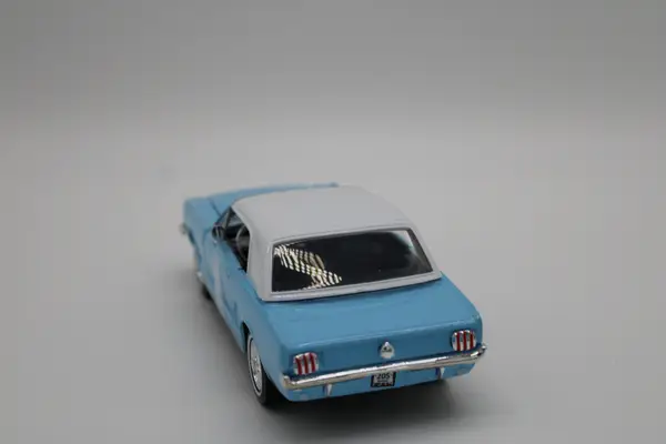 Motormax Ford Mustang Thunderball - Image 3