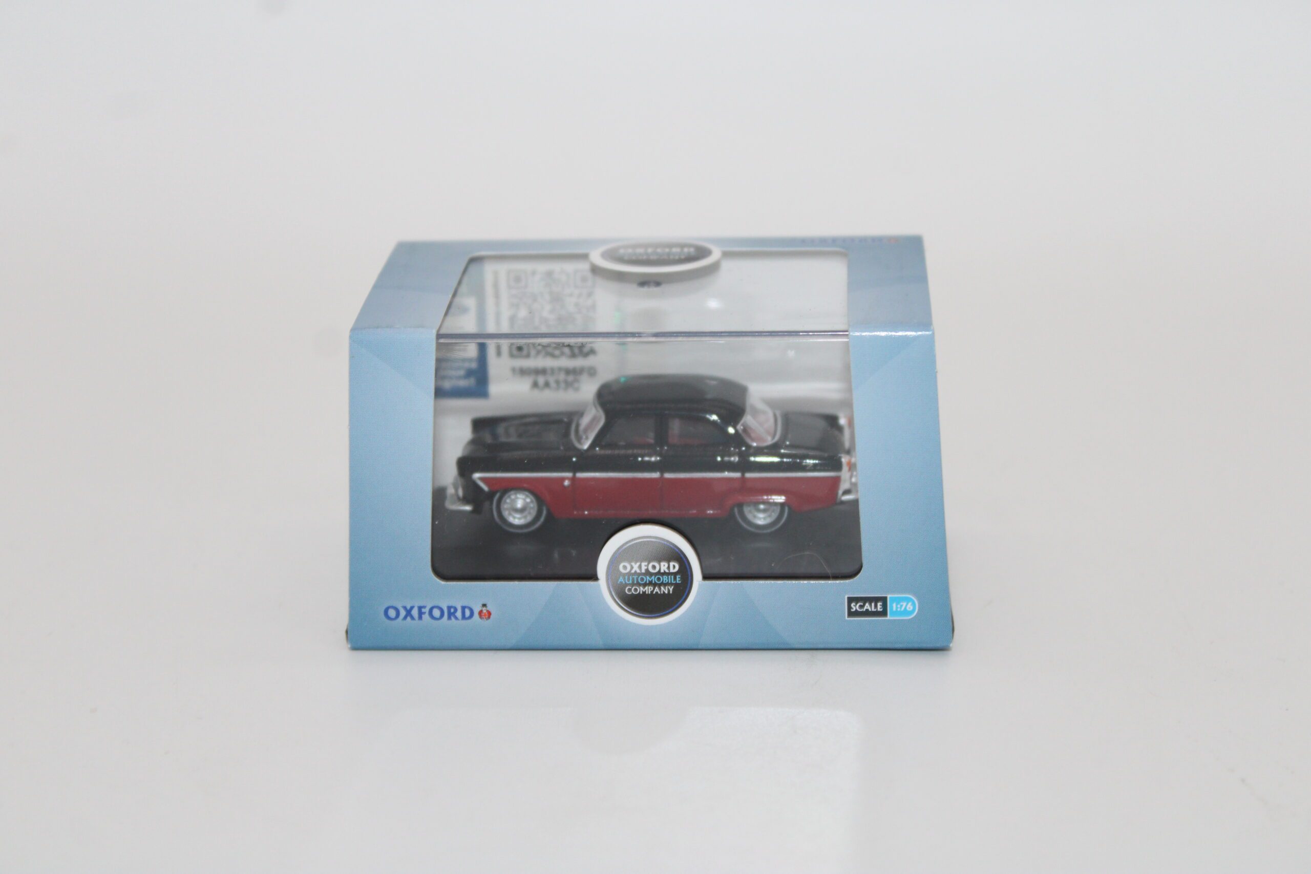 thumbnail image 2 of Oxford Diecast 1:76 OO Gauge Ford Zodiac MkII Car - Black 76FZ004 - BNIB 2 of 4
